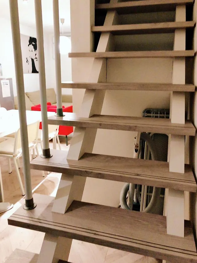 Sakura House Terrace: Convenient Dekijima Stay Near USJ Osaka Holiday home